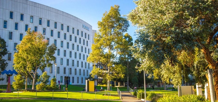 Deakin University Master of Business Administration Healthcare Management (MBA)